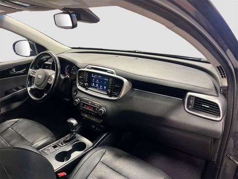 Used 2019 Kia Sorento EX image 29