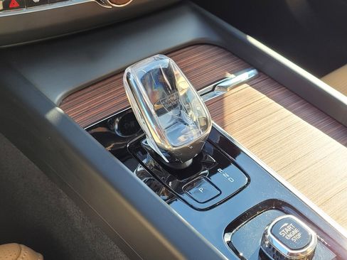 Certified 2024 Volvo XC60 T8 Ultimate w/ Protection Package Premier image 26