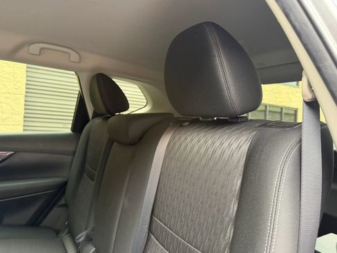Used 2018 Nissan Rogue SV AWD/4WD image 32