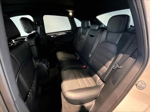 Used 2024 Porsche Macan Turbo image 31