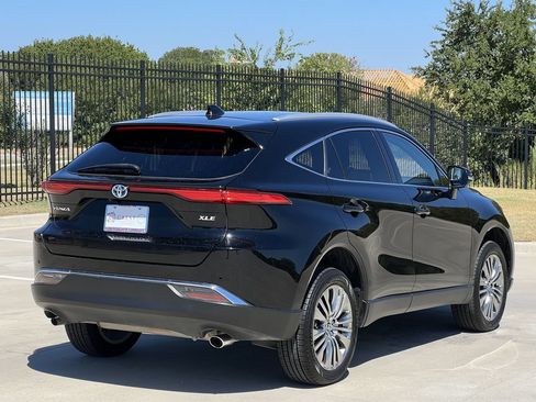 Used 2023 Toyota Venza XLE AWD/4WD image 4