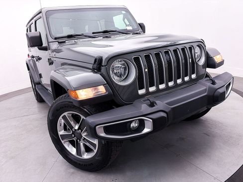 Used 2019 Jeep Wrangler Unlimited Sahara AWD/4WD image 7
