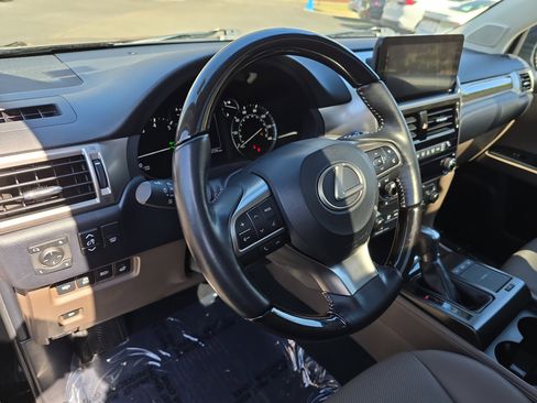 Used 2022 Lexus GX 460 Premium w/ Premium Package image 15