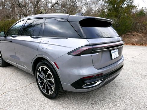 Used 2024 Lincoln Nautilus Reserve image 14