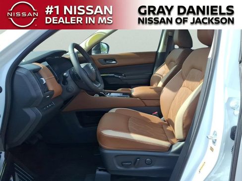 New 2026 Nissan Pathfinder Platinum FWD image 22