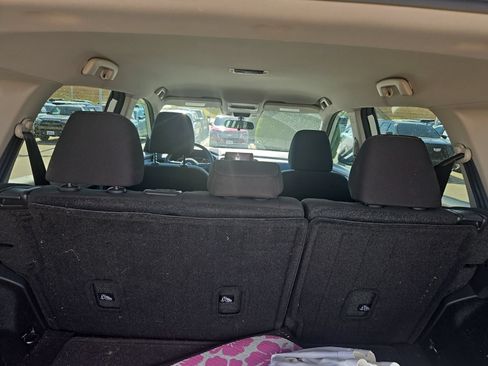 Used 2023 Nissan Rogue S FWD image 7