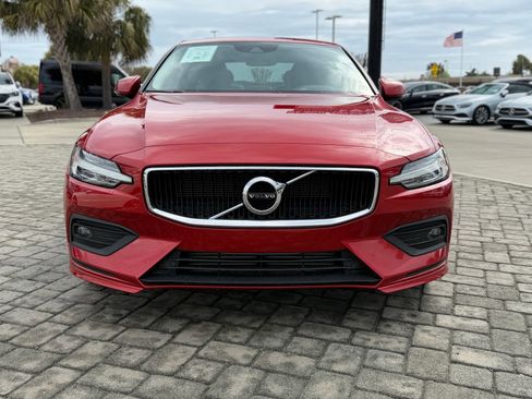 Used 2021 Volvo S60 T5 Momentum w/ Climate Package image 5