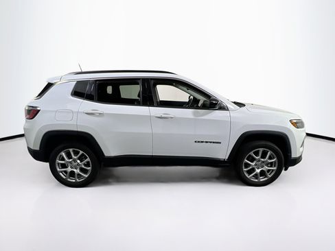 Used 2022 Jeep Compass Latitude AWD/4WD image 4