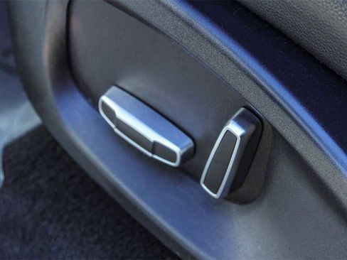 Used 2019 Jaguar F-PACE Premium image 21