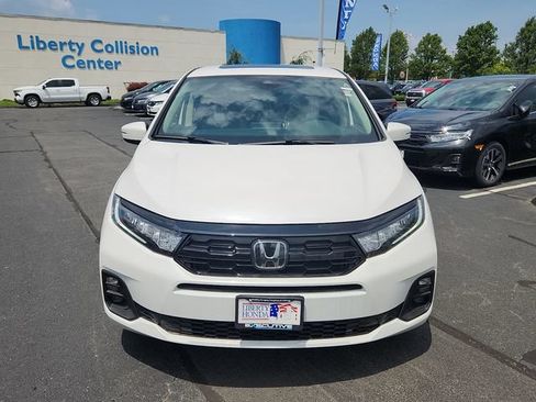 New 2026 Honda Odyssey Touring image 2