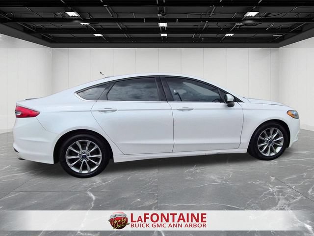 Used 2017 Ford Fusion SE FWD image 9