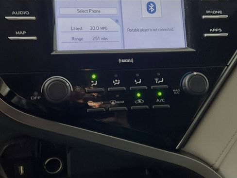 Used 2020 Toyota Camry LE image 26