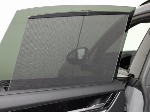 Used 2025 Porsche Macan Electric image 33