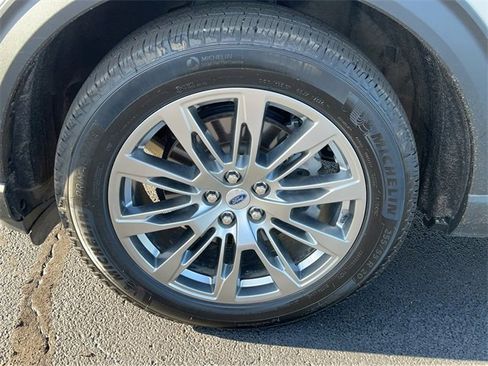 Used 2025 Ford Explorer Platinum image 9