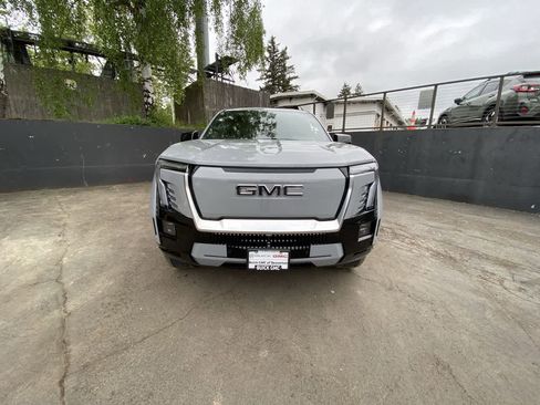 Used 2025 GMC Sierra EV Denali AWD/4WD image 9