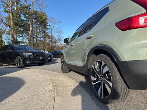 Used 2023 Volvo XC40 B5 Plus w/ Driver Assist Package AWD/4WD image 8