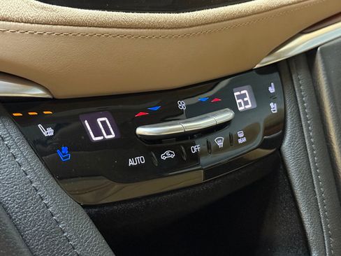 Used 2018 Cadillac XT5 Platinum w/ Driver Assist Package image 32