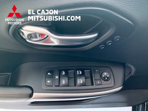 Used 2019 Jeep Cherokee Limited image 10