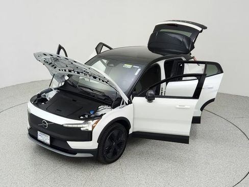 New 2026 Volvo EX30 Cross Country Ultra image 17