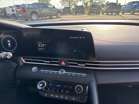 Certified 2023 Hyundai Elantra Limited w/ Preferred Accessory Package image 9