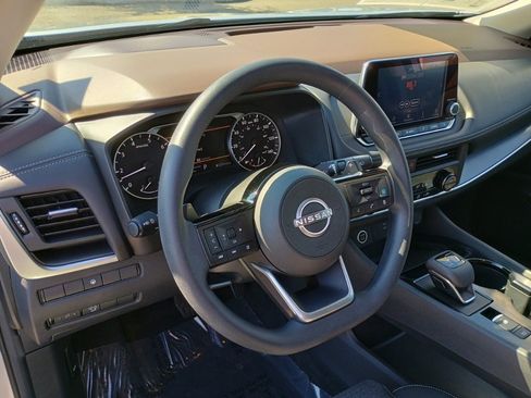 Used 2023 Nissan Rogue SV image 11