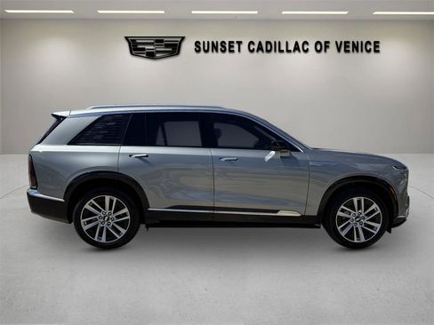 New 2026 Cadillac Vistiq Luxury image 2