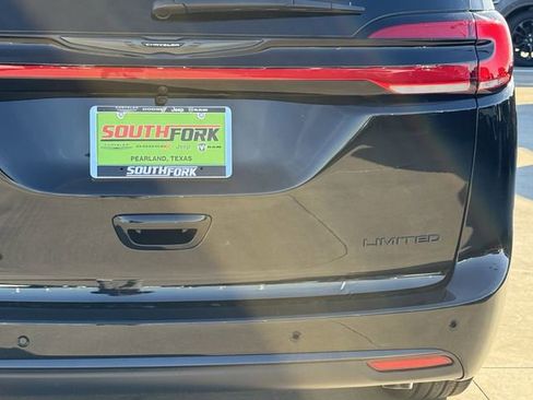 New 2026 Chrysler Pacifica Limited image 6