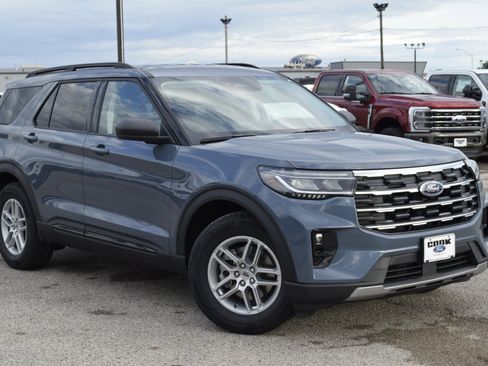 New 2026 Ford Explorer Active w/ Active Comfort Package image 3