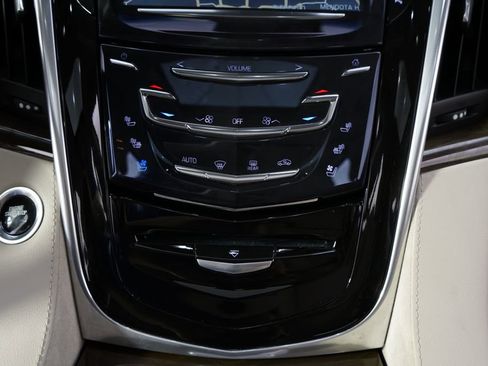 Used 2019 Cadillac Escalade Premium Luxury AWD/4WD image 32