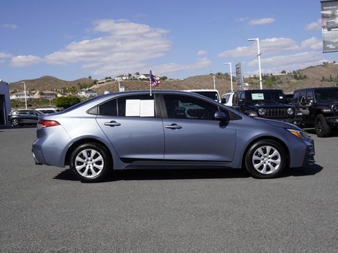 Used 2024 Toyota Corolla SE FWD image 3