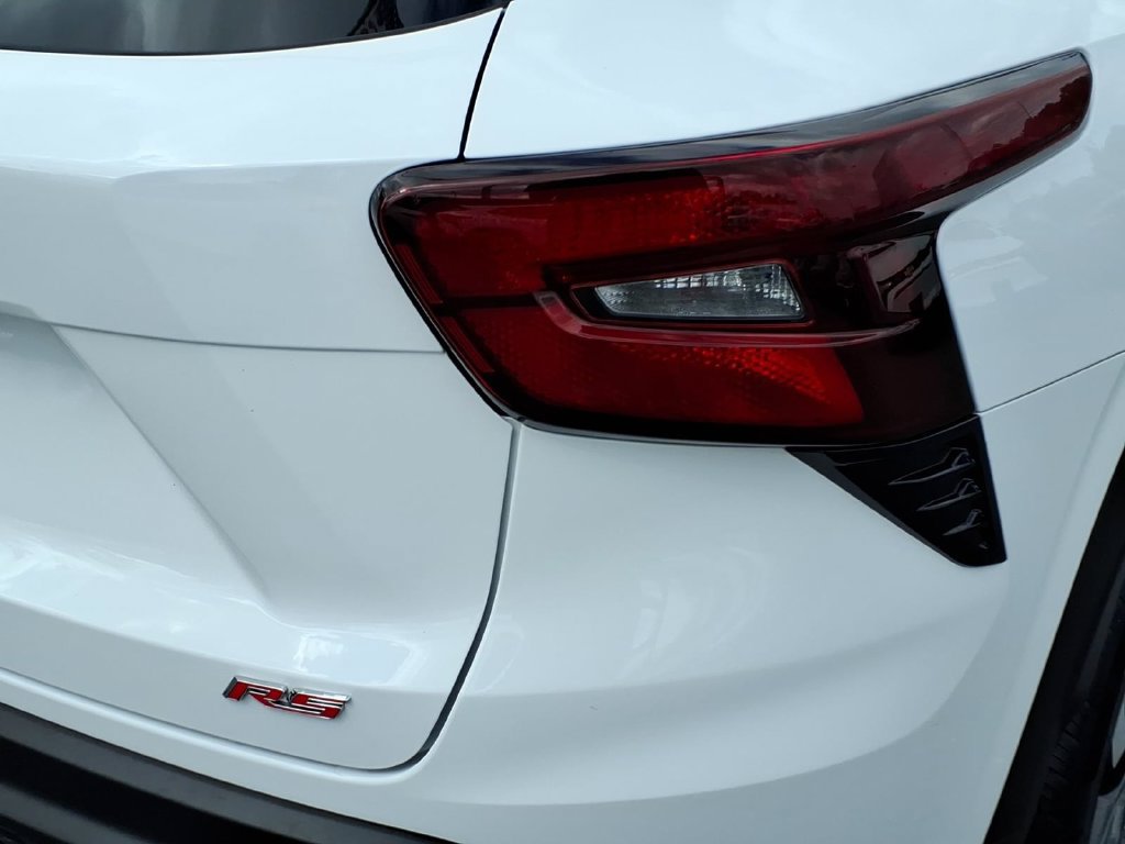 Used 2025 Chevrolet Trax RS w/ Driver Confidence Package FWD image 8