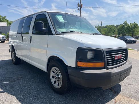 Used 2011 GMC Savana 1500 image 2