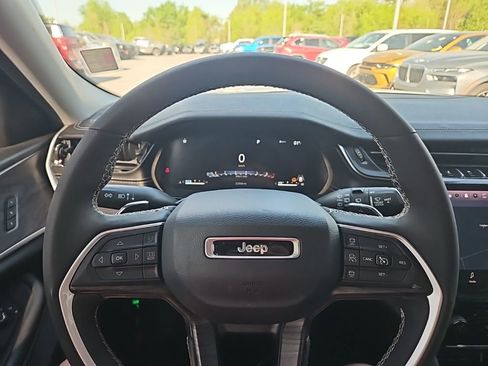 Used 2023 Jeep Grand Cherokee L Limited w/ Black Appearance Package image 18