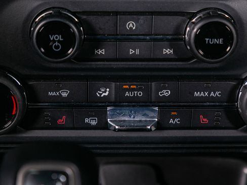 Used 2022 Ford Bronco Black Diamond image 35