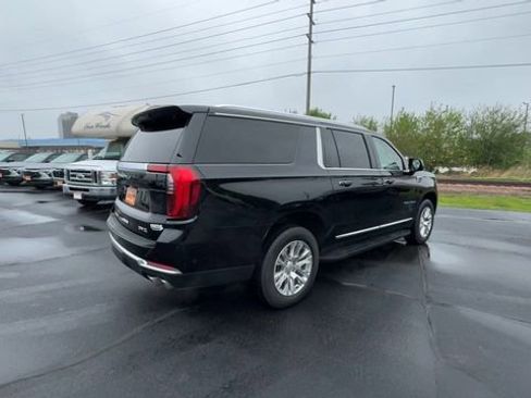 Used 2025 GMC Yukon XL Denali AWD/4WD image 8