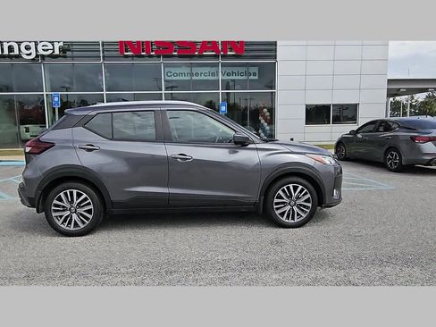 Used 2021 Nissan Kicks SV FWD image 35