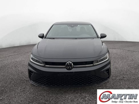 Used 2025 Volkswagen Jetta Sport FWD image 2