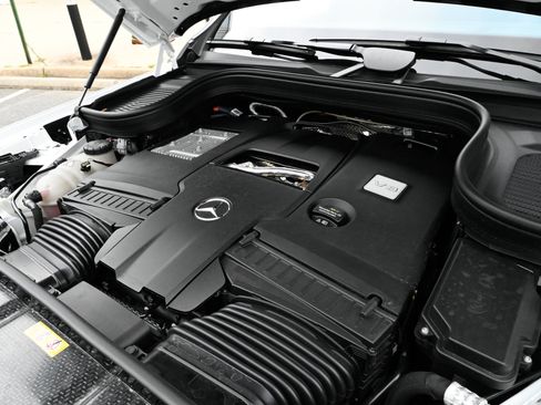 Used 2025 Mercedes-Benz GLS 580 4MATIC image 64