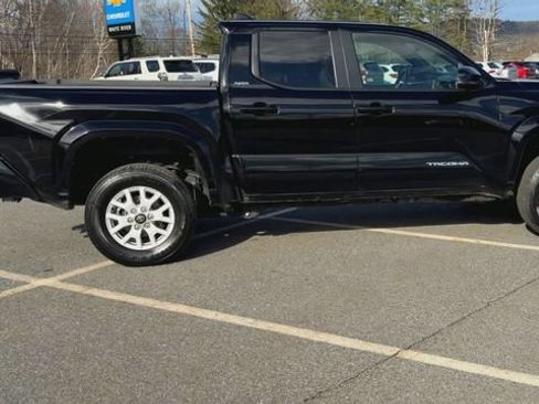 Used 2024 Toyota Tacoma SR5 AWD/4WD image 9