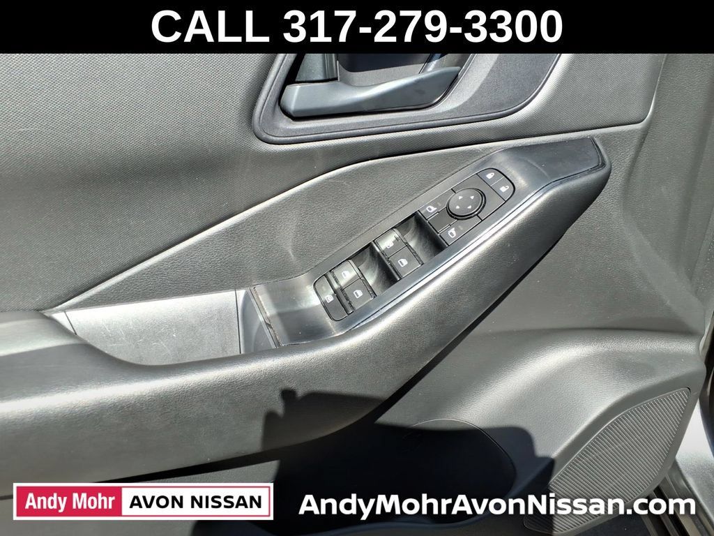 Used 2024 Nissan Rogue S AWD/4WD image 16