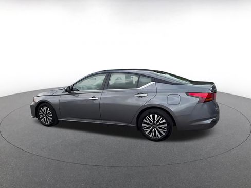 Used 2025 Nissan Altima 2.5 SV FWD image 10