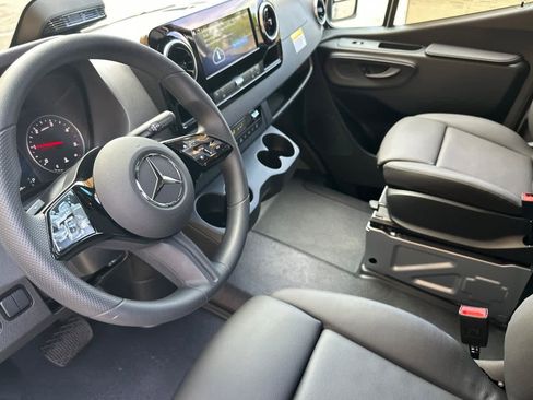 New 2025 Mercedes-Benz Sprinter 2500 image 9