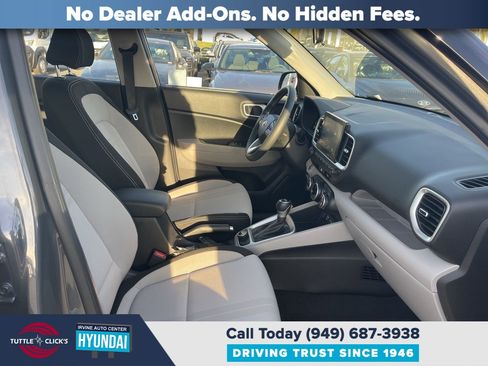 Certified 2025 Hyundai Venue SEL image 16