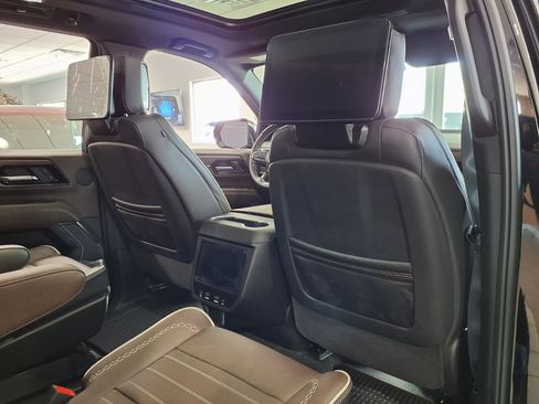 Used 2026 GMC Yukon Denali Ultimate AWD/4WD image 9