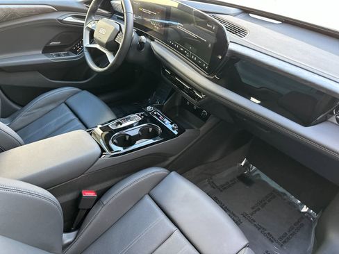 Used 2025 Audi A6 e-tron Premium Plus w/ Premium Plus image 15