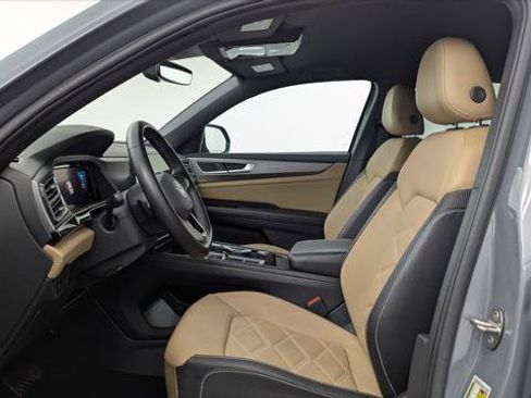 Used 2024 Volkswagen Atlas Cross Sport SE FWD image 14