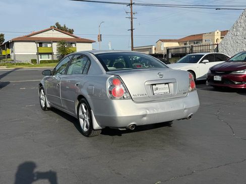 Used 2006 Nissan Altima 3.5 SE FWD image 2