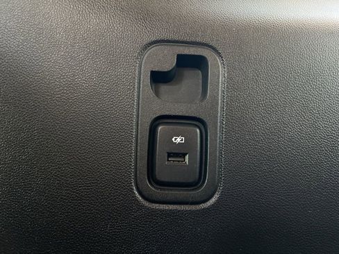 Used 2021 Chevrolet Traverse Premier w/ Redline Edition image 28