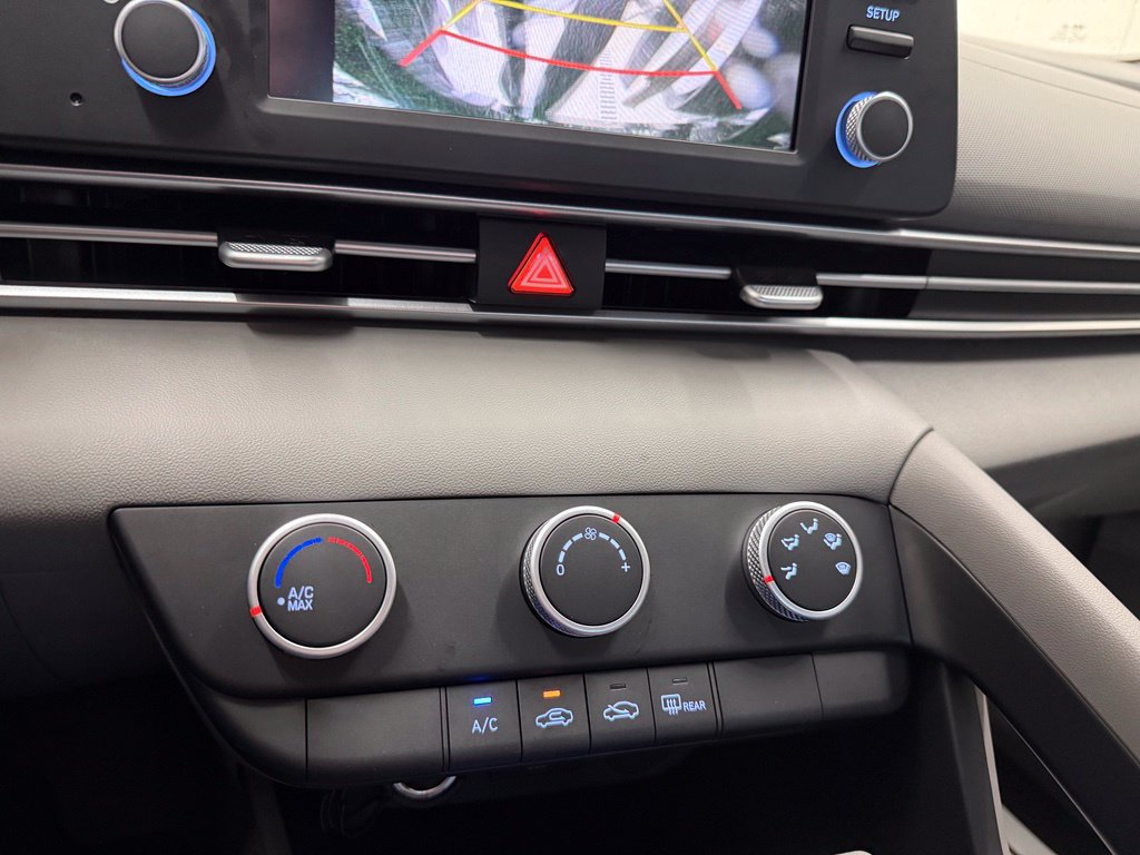 Used 2024 Hyundai Elantra SE FWD image 17