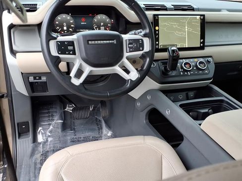 Used 2023 Land Rover Defender 130 SE image 19